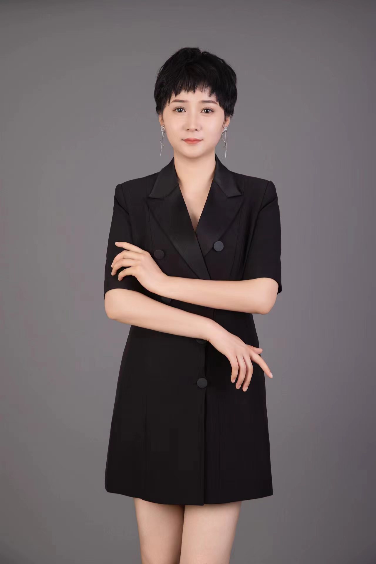 刘丹律师肖像